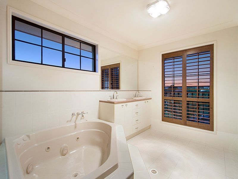 15 Kingshand Drive, Murrumba Downs QLD 4503