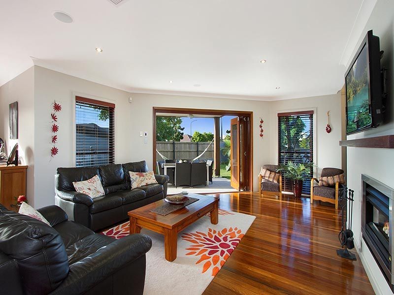 9 Montgomerie Parade, North Lakes QLD 4509