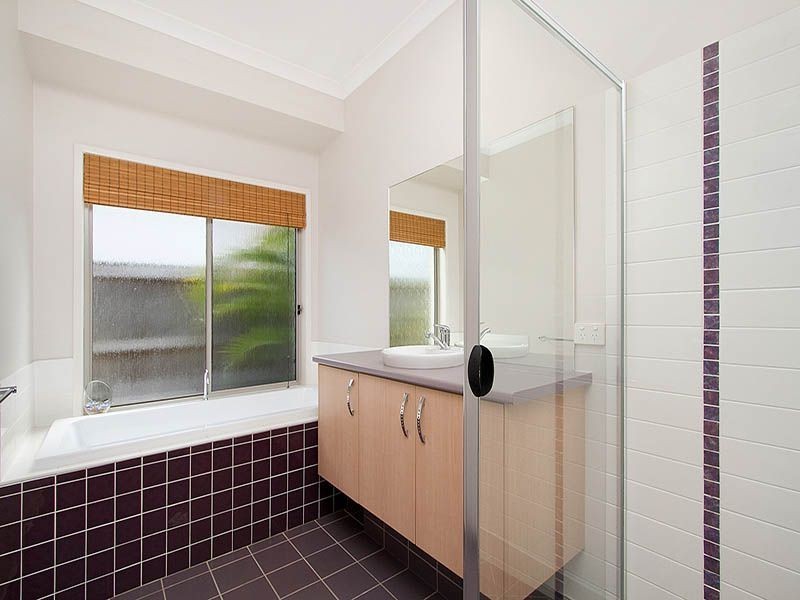 10 Silkyoak Court, North Lakes QLD 4509