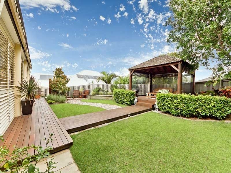 6 Lochside Drive, North Lakes QLD 4509