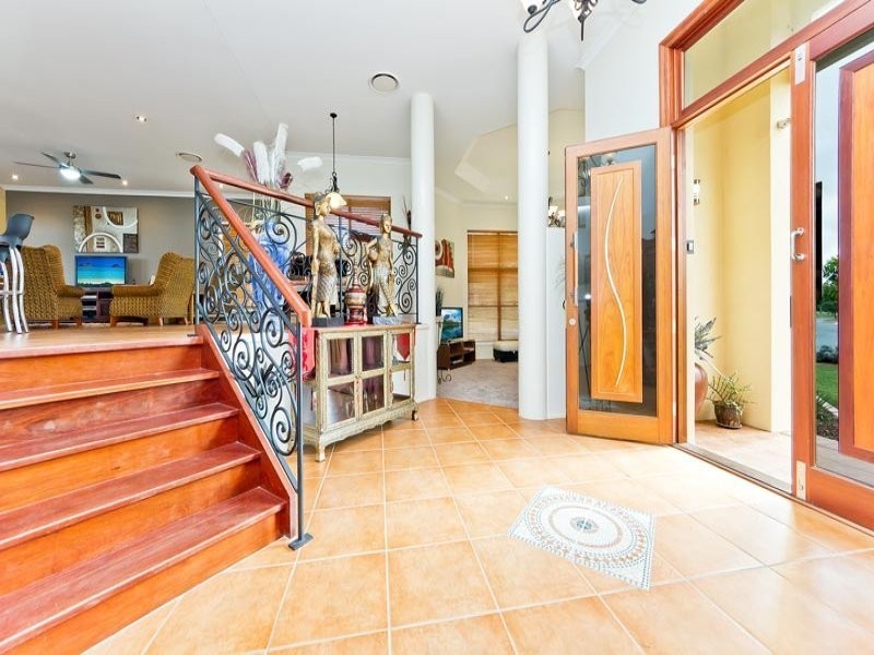 6 Lochside Drive, North Lakes QLD 4509