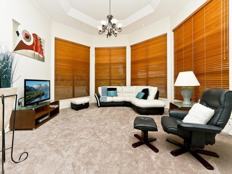 6 Lochside Drive, North Lakes QLD 4509