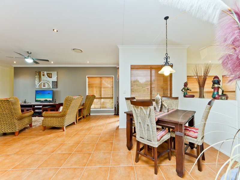 6 Lochside Drive, North Lakes QLD 4509