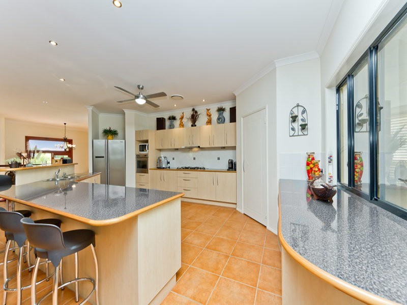 6 Lochside Drive, North Lakes QLD 4509