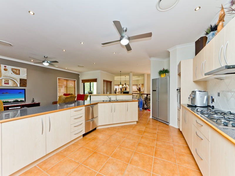 6 Lochside Drive, North Lakes QLD 4509