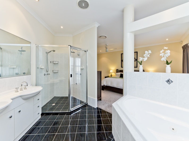 6 Lochside Drive, North Lakes QLD 4509