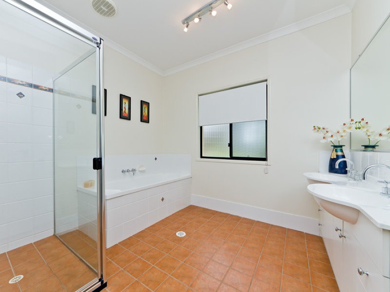 6 Lochside Drive, North Lakes QLD 4509