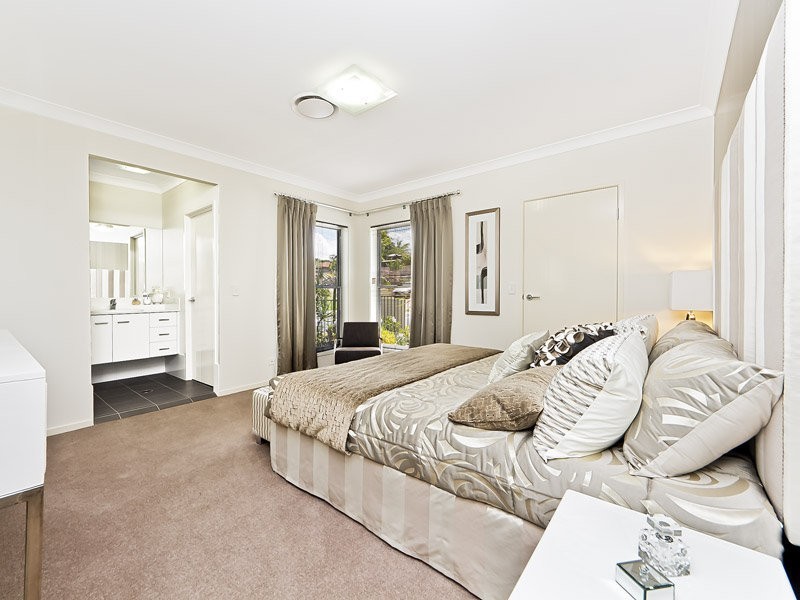 6 Hollow Crescent, Narangba QLD 4504