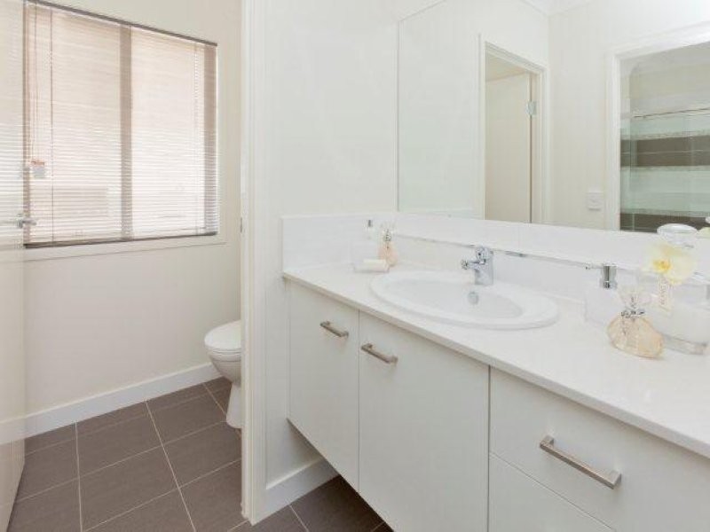 6 Hollow Crescent, Narangba QLD 4504