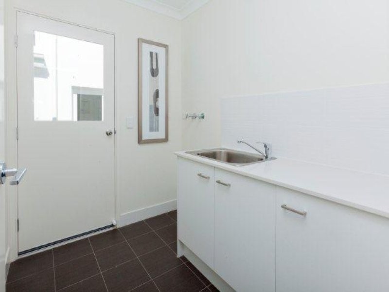 6 Hollow Crescent, Narangba QLD 4504