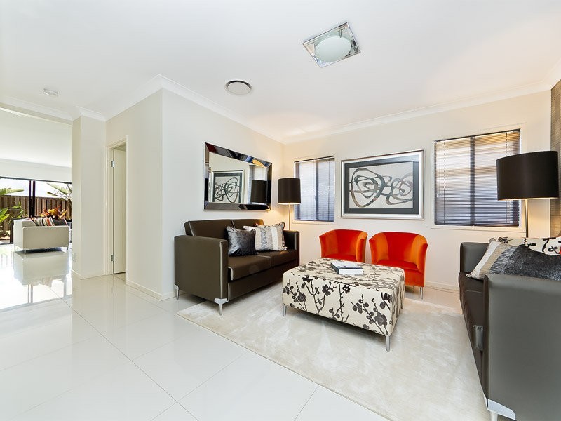 4 Hollow Crescent, Narangba QLD 4504