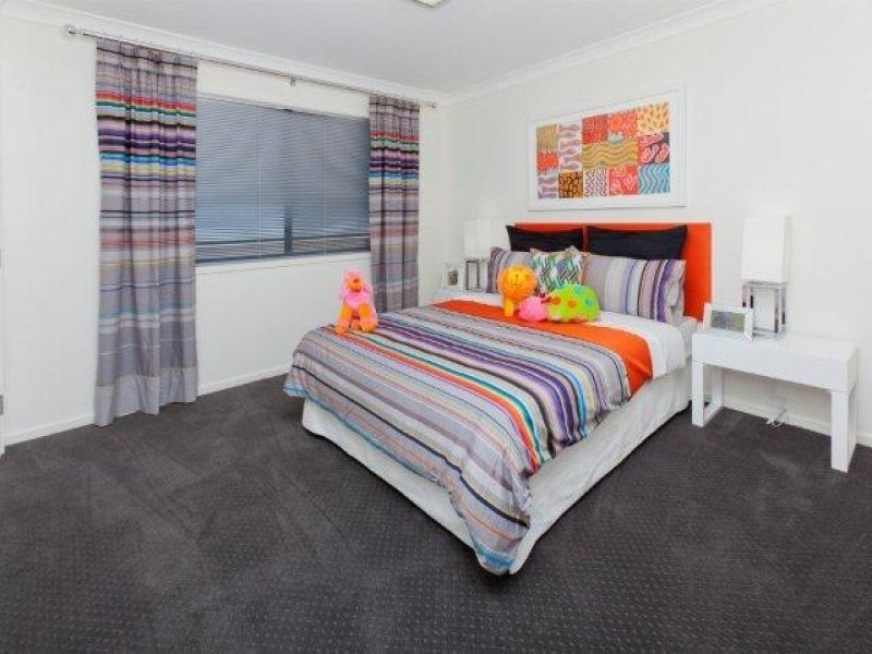 4 Hollow Crescent, Narangba QLD 4504