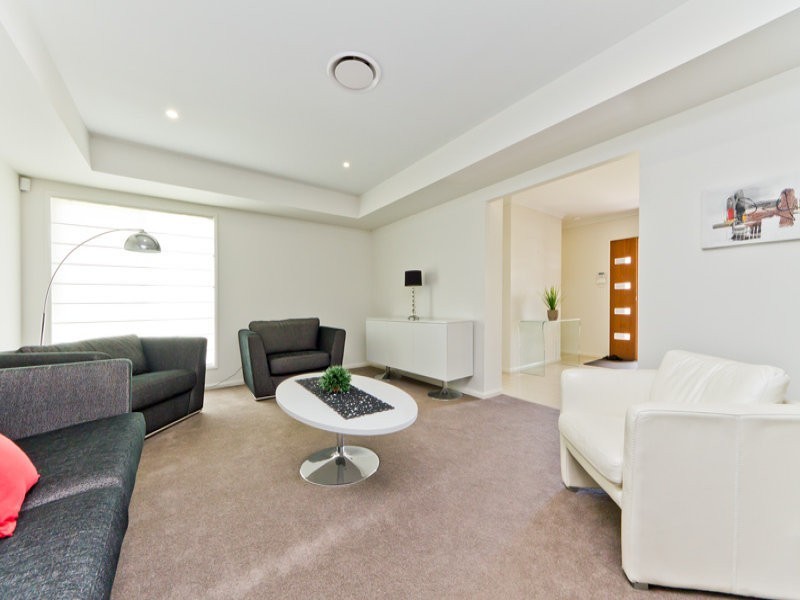 27 Williams Crescent, North Lakes QLD 4509