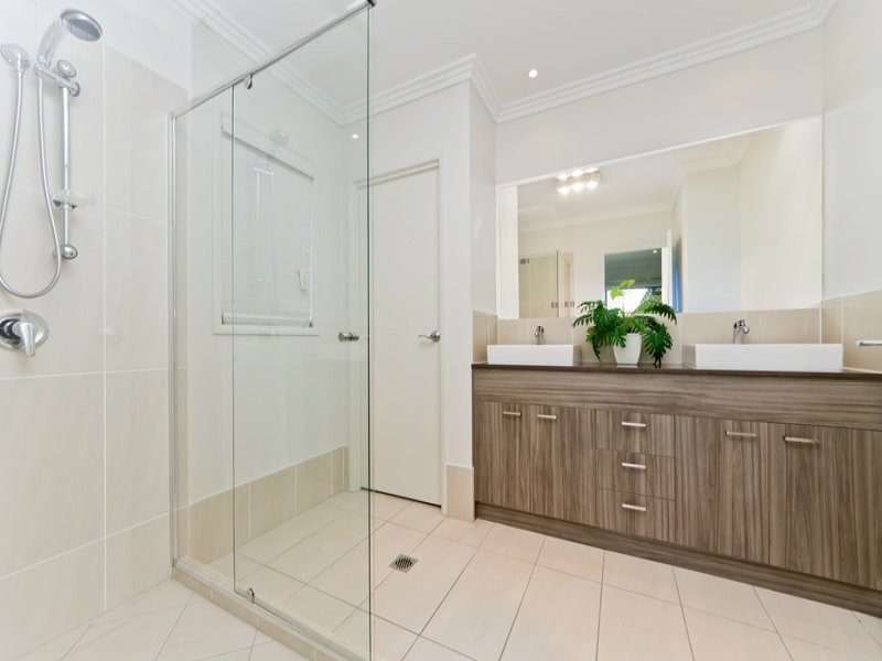 27 Williams Crescent, North Lakes QLD 4509