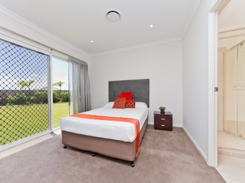 27 Williams Crescent, North Lakes QLD 4509