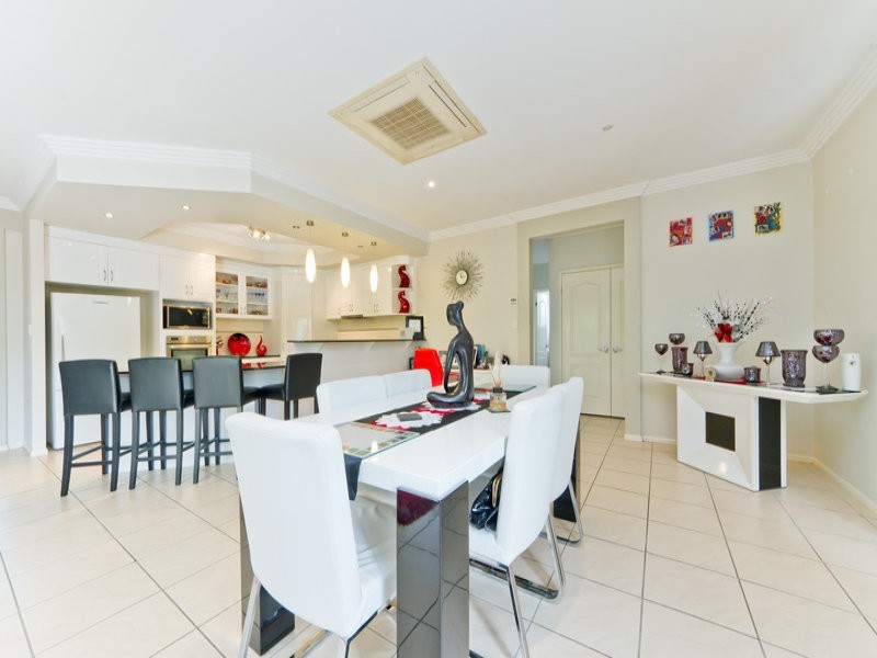30 Dotterel Crescent, North Lakes QLD 4509