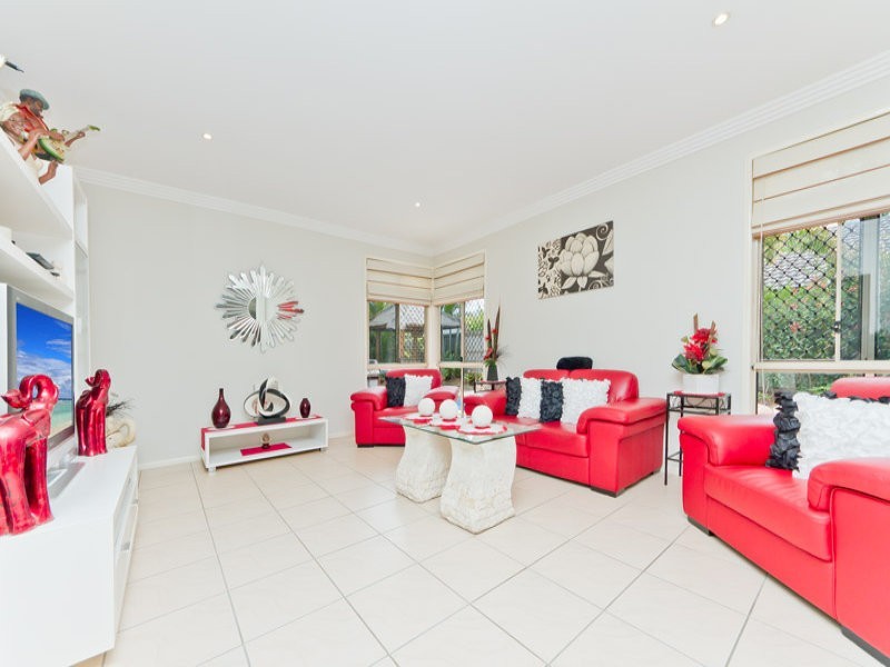30 Dotterel Crescent, North Lakes QLD 4509