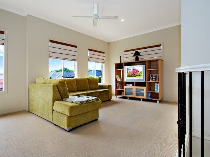 10 Lochern Court, North Lakes QLD 4509