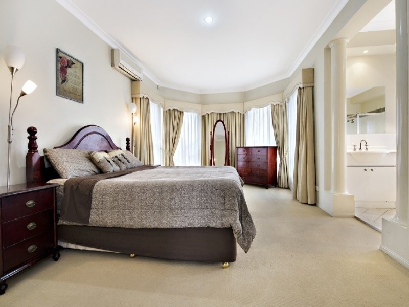 10 Lochern Court, North Lakes QLD 4509