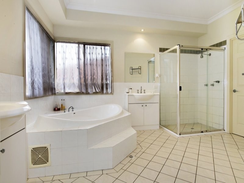 10 Lochern Court, North Lakes QLD 4509