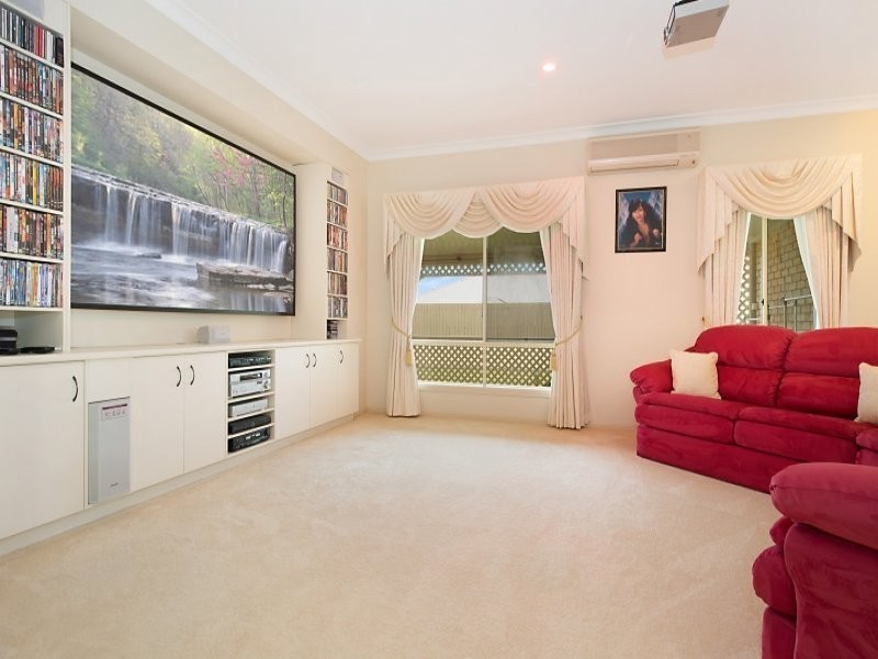 8 Lochern Court, North Lakes QLD 4509