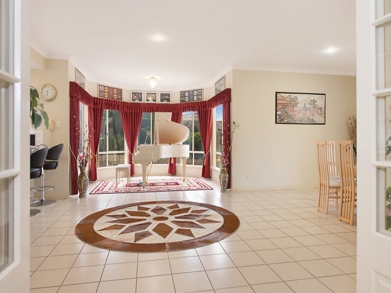 8 Lochern Court, North Lakes QLD 4509