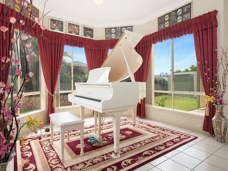 8 Lochern Court, North Lakes QLD 4509