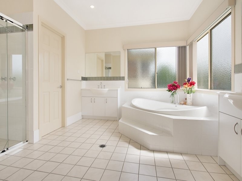 8 Lochern Court, North Lakes QLD 4509