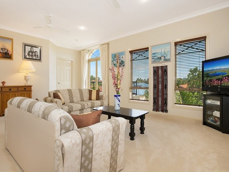 8 Lochern Court, North Lakes QLD 4509