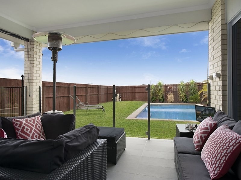 27 Daintree Circuit, North Lakes QLD 4509