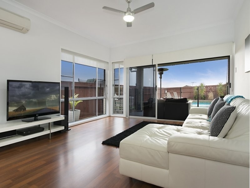 27 Daintree Circuit, North Lakes QLD 4509