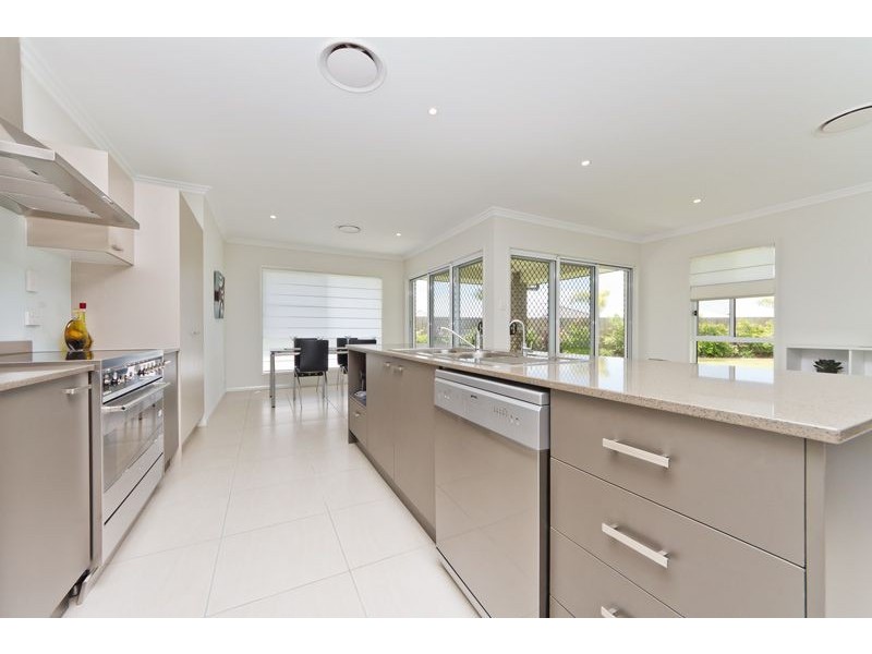 27 Williams Street, North Lakes QLD 4509