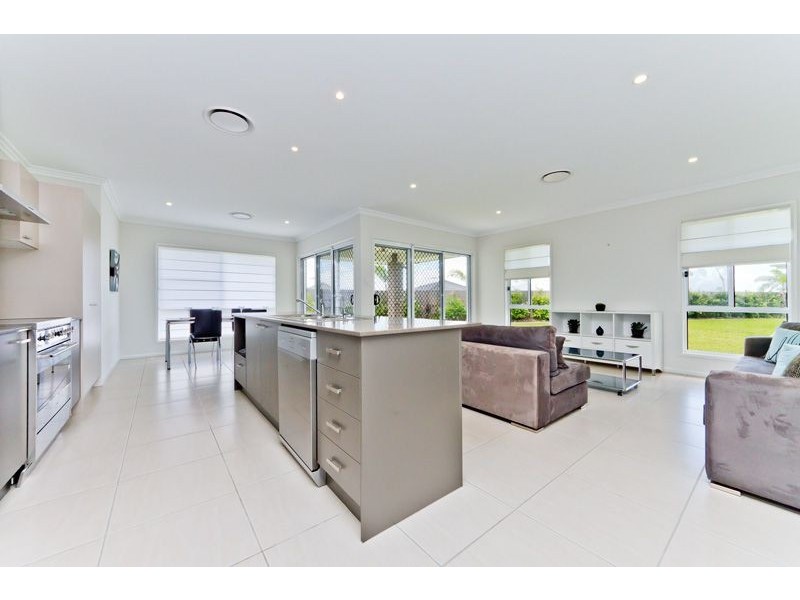 27 Williams Street, North Lakes QLD 4509