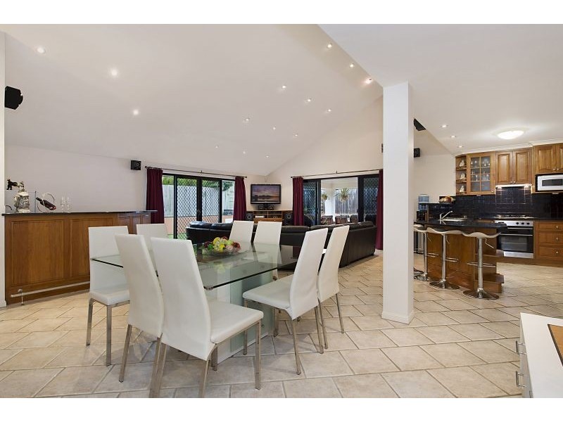 24 Chilton Crescent, North Lakes QLD 4509