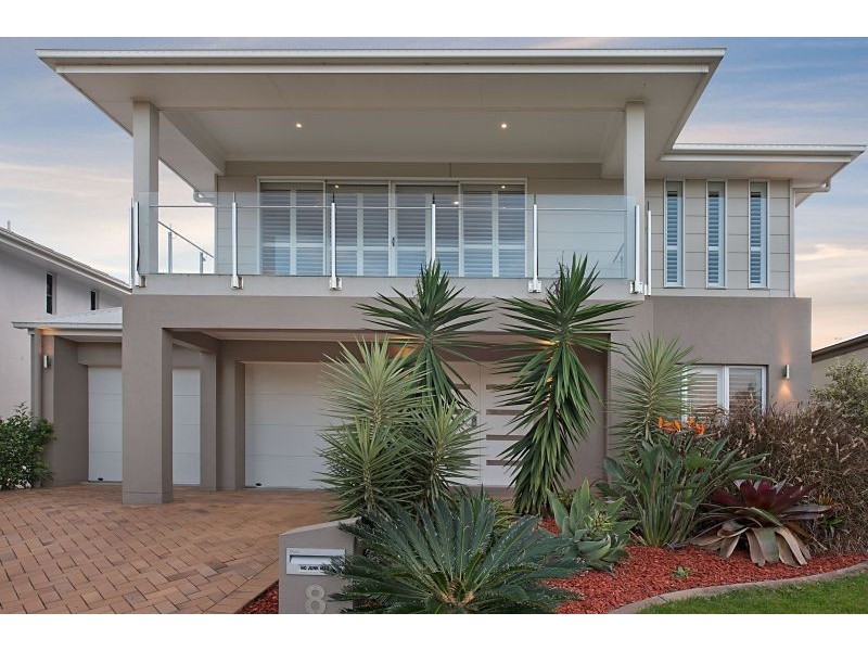 8 Nicklaus Parade, North Lakes QLD 4509