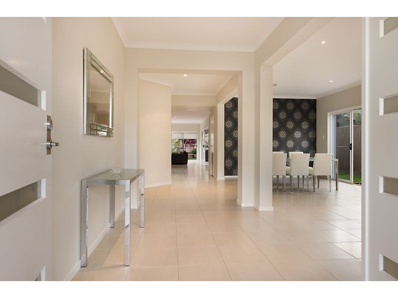 8 Nicklaus Parade, North Lakes QLD 4509