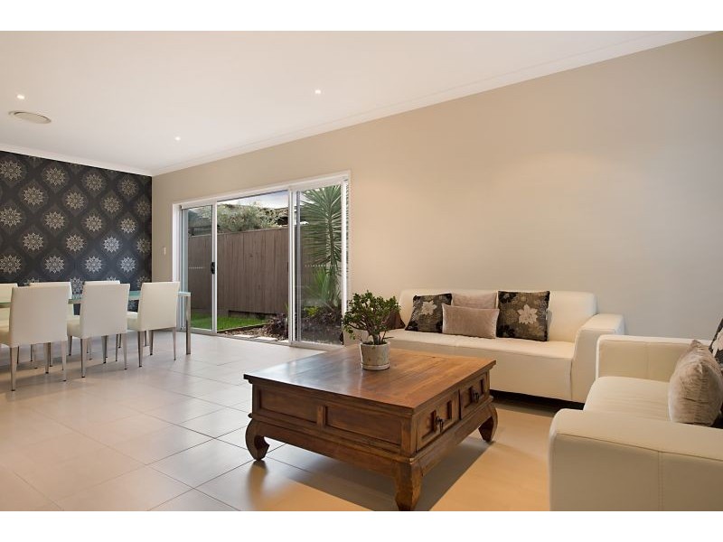 8 Nicklaus Parade, North Lakes QLD 4509