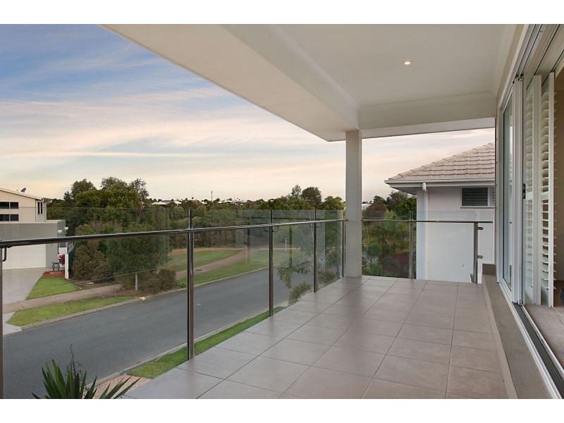 8 Nicklaus Parade, North Lakes QLD 4509