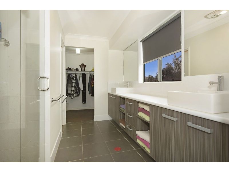 18 Sears Parade, North Lakes QLD 4509