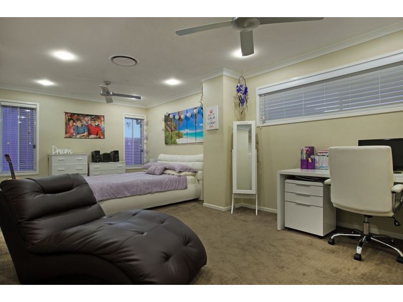 14 Nicklaus Parade, North Lakes QLD 4509