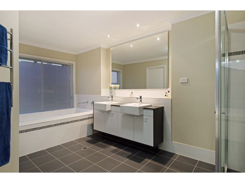 14 Nicklaus Parade, North Lakes QLD 4509