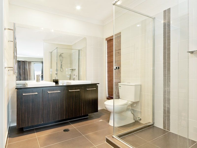 8 Edward Close, North Lakes QLD 4509