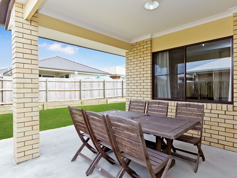 8 Edward Close, North Lakes QLD 4509
