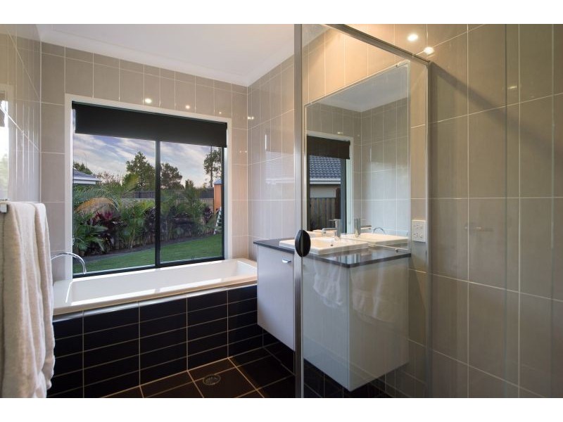 4 Menara Circuit, North Lakes QLD 4509