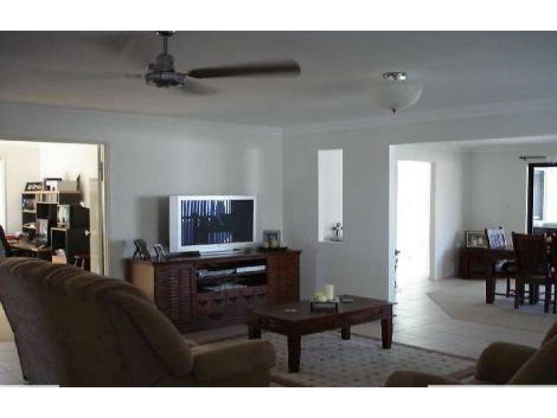 22 Dotterel Crescent, North Lakes QLD 4509