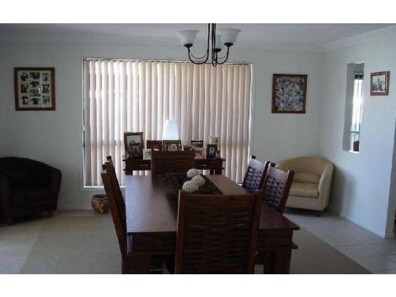 22 Dotterel Crescent, North Lakes QLD 4509