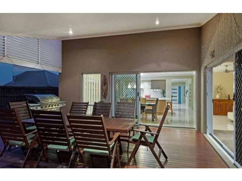 14 Nicklaus Parade, North Lakes QLD 4509