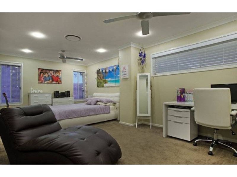 14 Nicklaus Parade, North Lakes QLD 4509