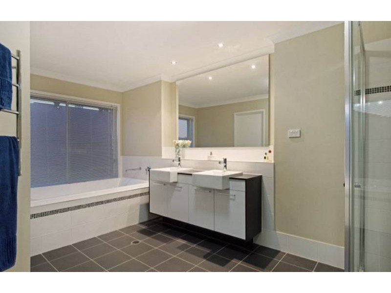 14 Nicklaus Parade, North Lakes QLD 4509