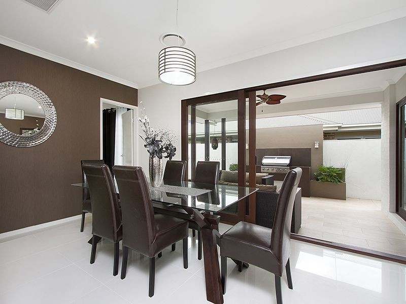 14 Cowen Terrace, North Lakes QLD 4509